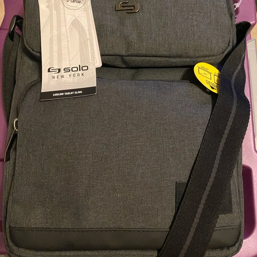 Solo New York Ludlow Universal Tablet Sling Bag, Grey NWT / LAST ONE